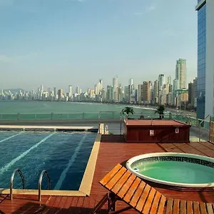 Casais, Predio Beira Mar, Em Frente A Roda Gigante Apartamento